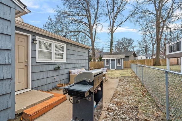 4907 W 70 Terrace, Prairie Village, KS 66208