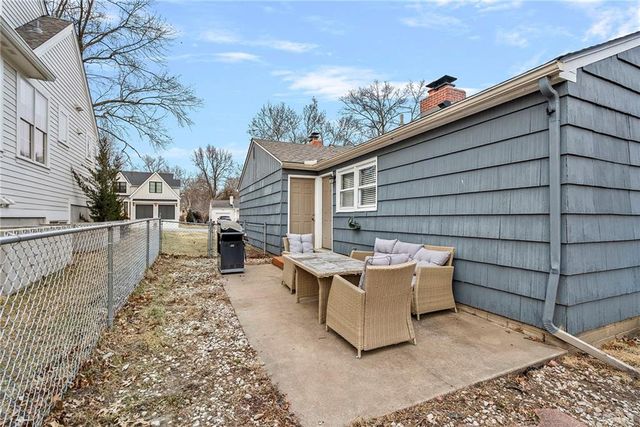 4907 W 70 Terrace, Prairie Village, KS 66208