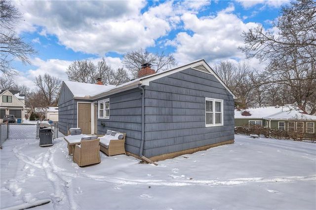 4907 W 70 Terrace, Prairie Village, KS 66208