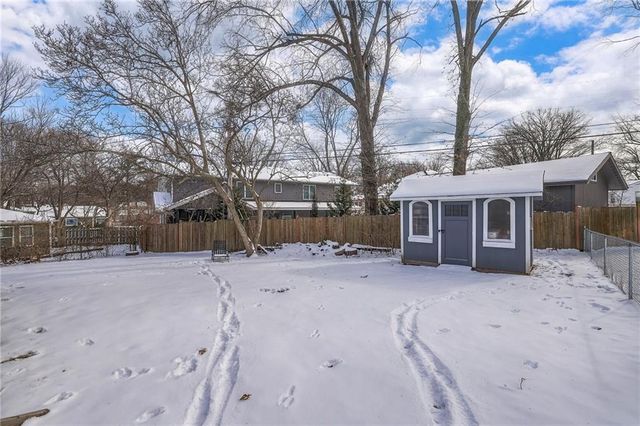 4907 W 70 Terrace, Prairie Village, KS 66208