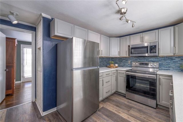 4907 W 70 Terrace, Prairie Village, KS 66208