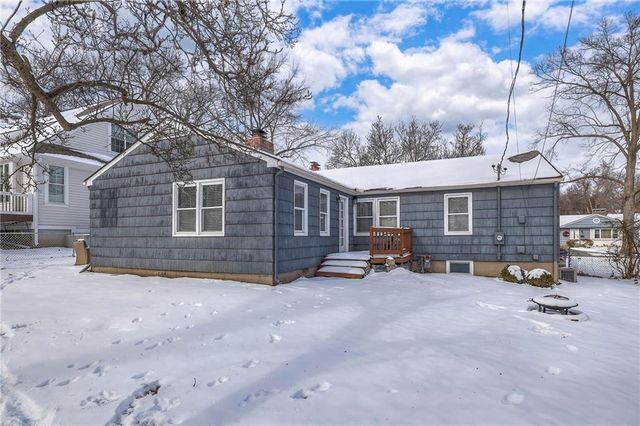 4907 W 70 Terrace, Prairie Village, KS 66208