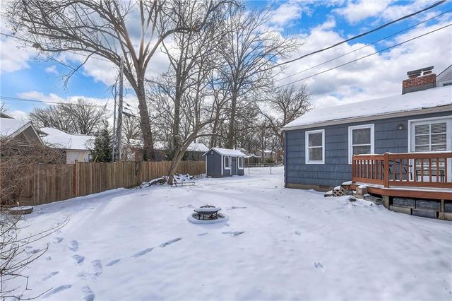 4907 W 70 Terrace, Prairie Village, KS 66208