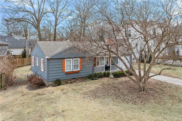 4907 W 70 Terrace, Prairie Village, KS 66208