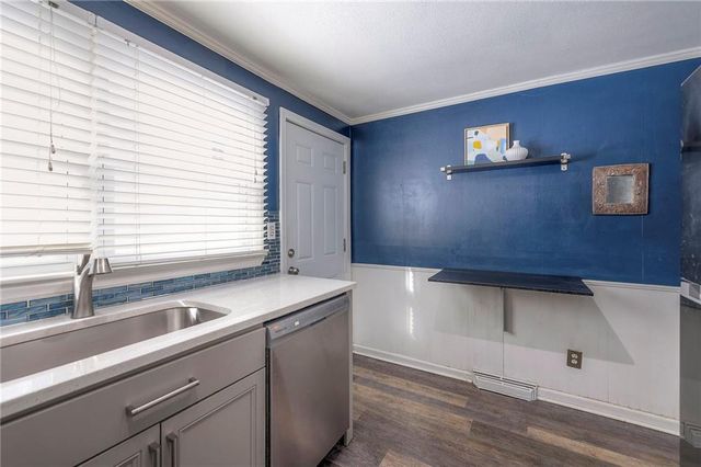 4907 W 70 Terrace, Prairie Village, KS 66208