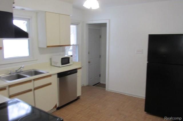 1310 Mill Street, Lincoln Park, MI 48146