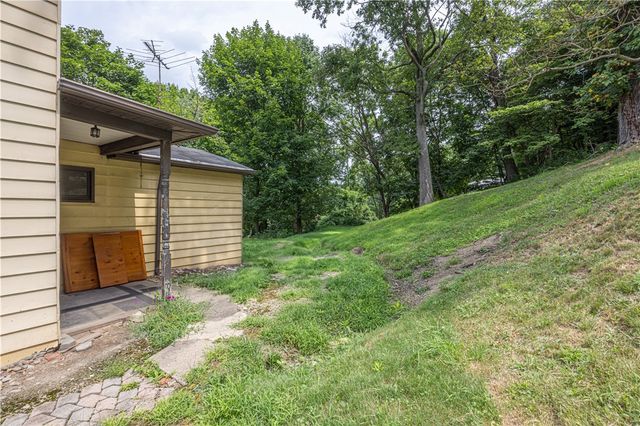 1017 Virginia St, Jeannette, PA 15644