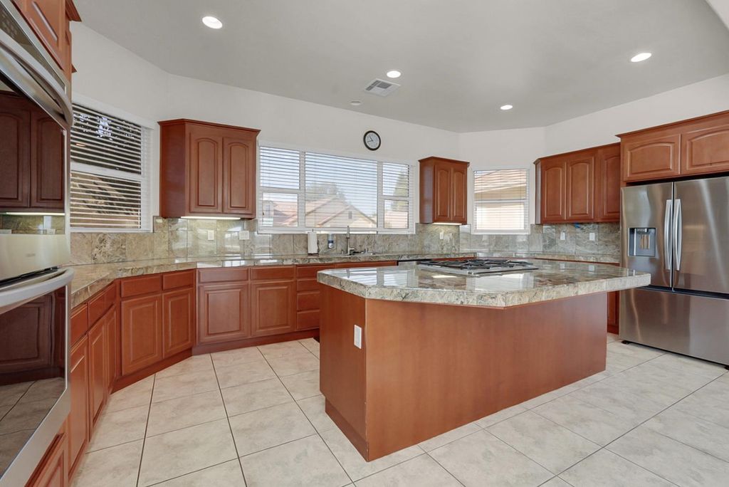 Image 4 of property listing at 7170 Emerald Street, Chowchilla, CA 93610