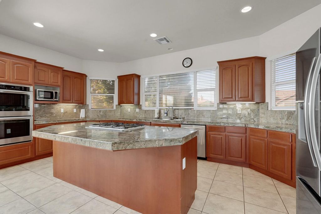 Image 5 of property listing at 7170 Emerald Street, Chowchilla, CA 93610