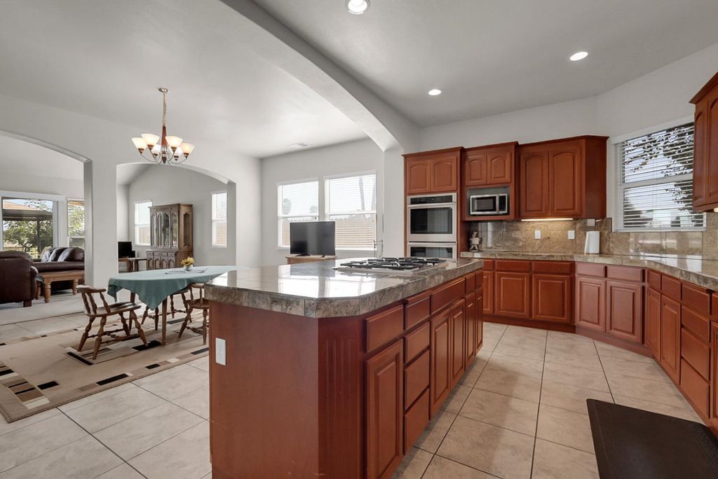 Image 6 of property listing at 7170 Emerald Street, Chowchilla, CA 93610