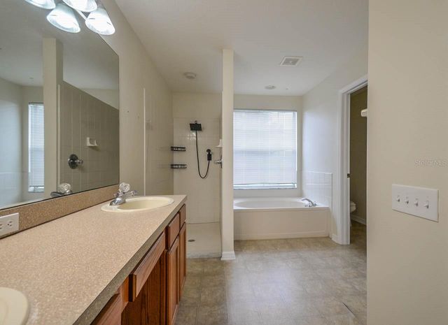 1607 AVONDALE RIDGE DRIVE, Plant City, FL 33567