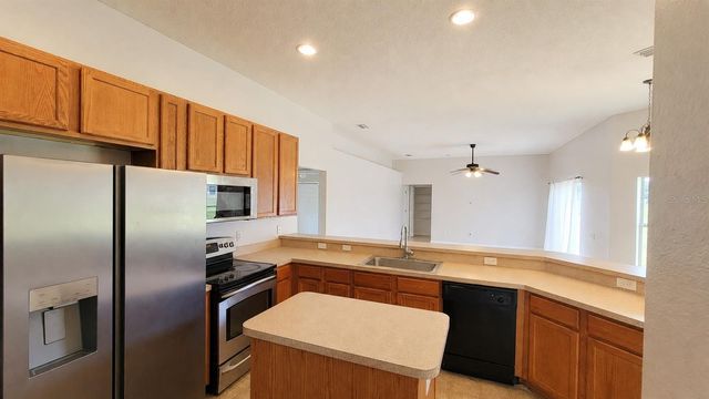 1607 AVONDALE RIDGE DRIVE, Plant City, FL 33567