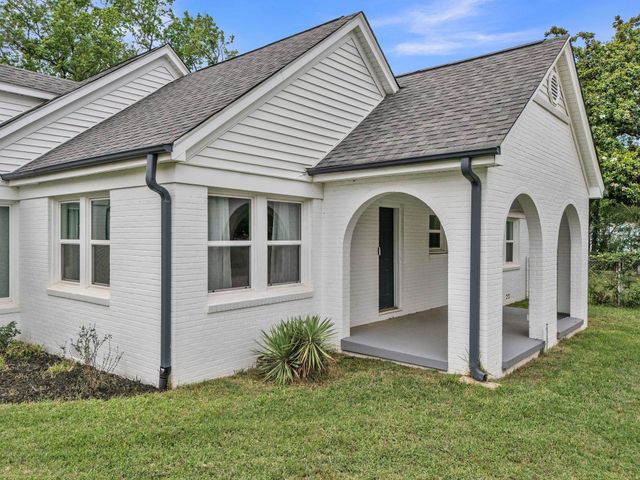 715 NOEL DR., Longview, TX 75602