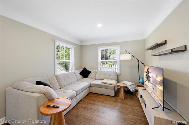 303 Midland Boulevard, Royal Oak, MI 48073