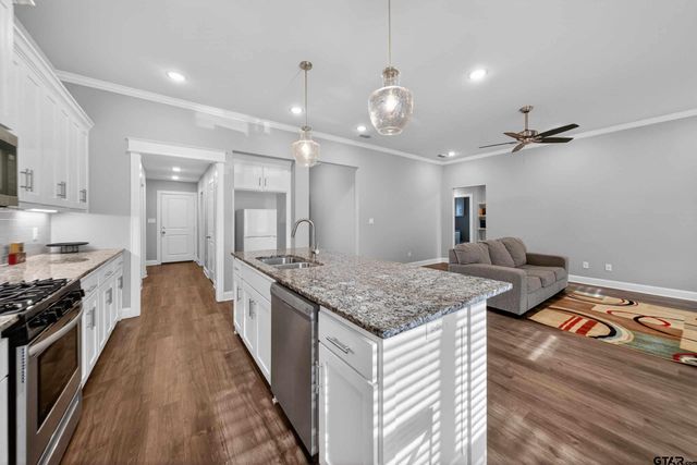 19175 Seneca Dr, Flint, TX 75762
