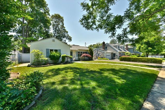 18 Boston Avenue, Massapequa, NY 11758