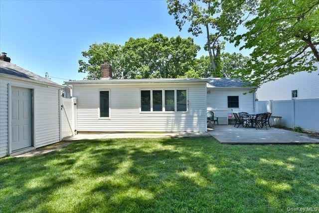 18 Boston Avenue, Massapequa, NY 11758