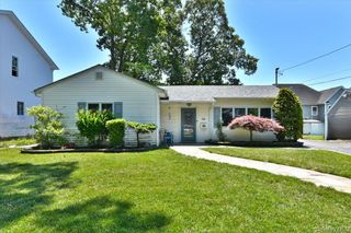 18 Boston Avenue, Massapequa, NY 11758