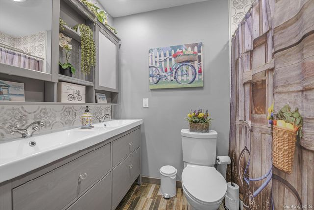 41 Narcissus Road, Kings Park, NY 11754