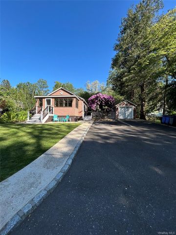 41 Narcissus Road, Kings Park, NY 11754