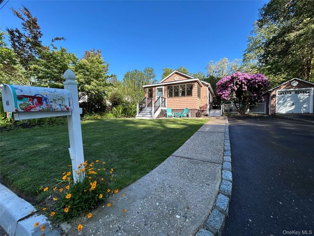 41 Narcissus Road, Kings Park, NY 11754