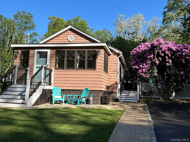 41 Narcissus Road, Kings Park, NY 11754