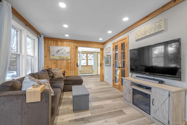 41 Narcissus Road, Kings Park, NY 11754