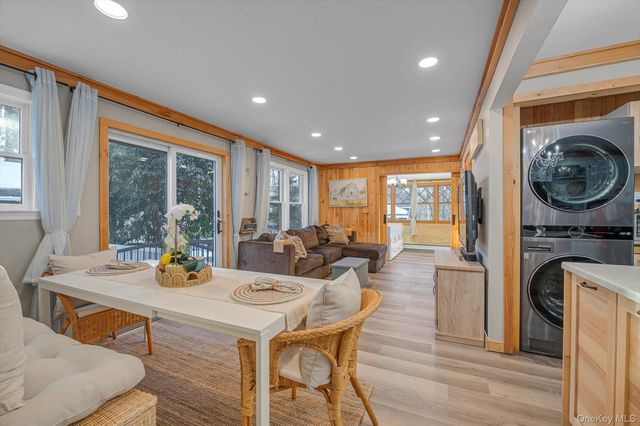 41 Narcissus Road, Kings Park, NY 11754