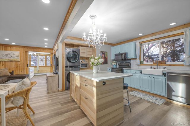 41 Narcissus Road, Kings Park, NY 11754