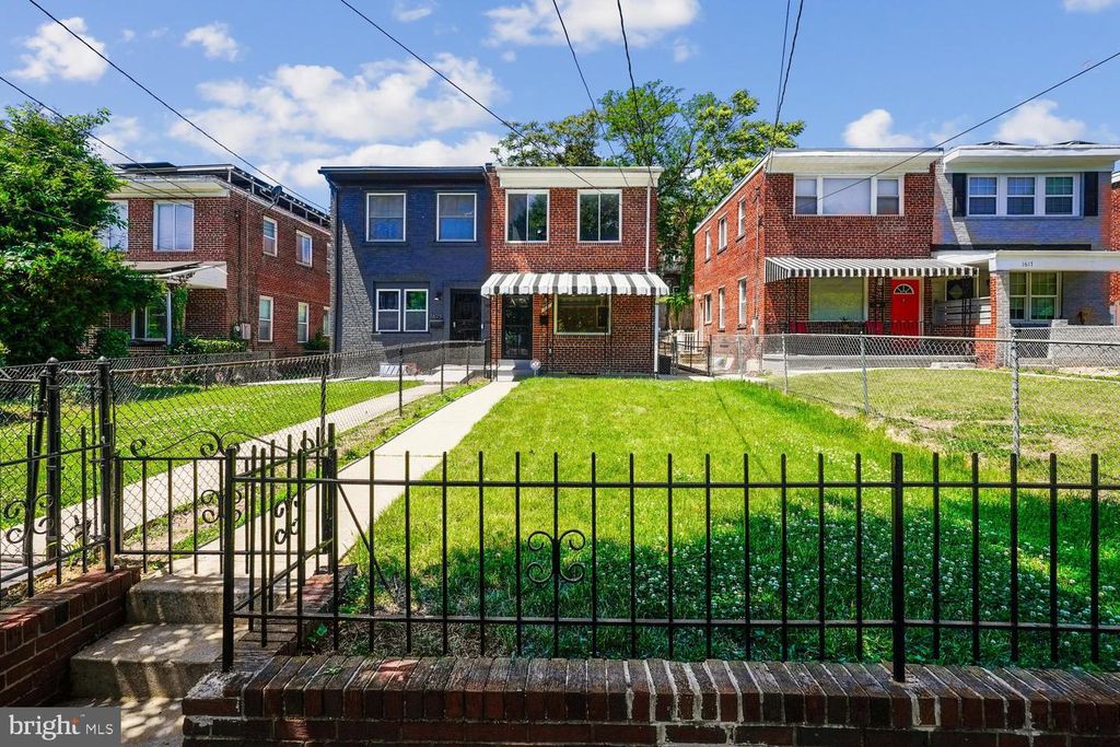 1621 FORT DUPONT ST SE, Washington, DC 20020