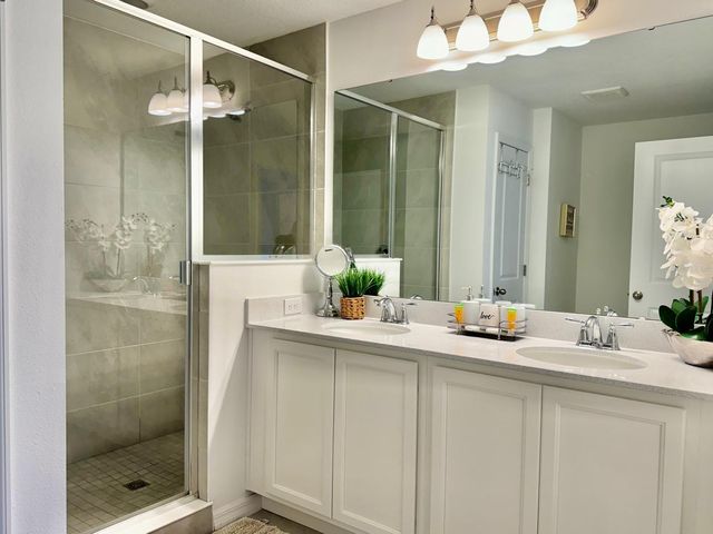 827 LONGBOAT DRIVE, Davenport, FL 33896