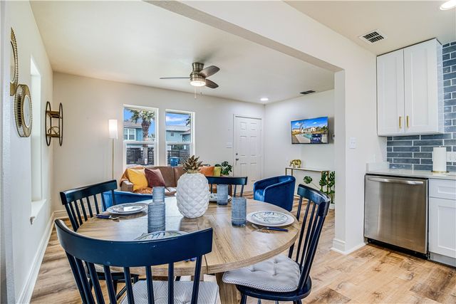 509 W Avenue E, Port Aransas, TX 78373