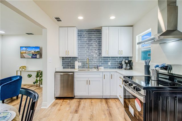 509 W Avenue E, Port Aransas, TX 78373