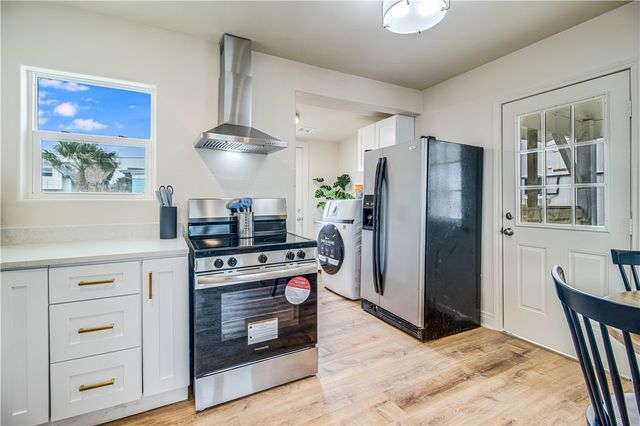 509 W Avenue E, Port Aransas, TX 78373