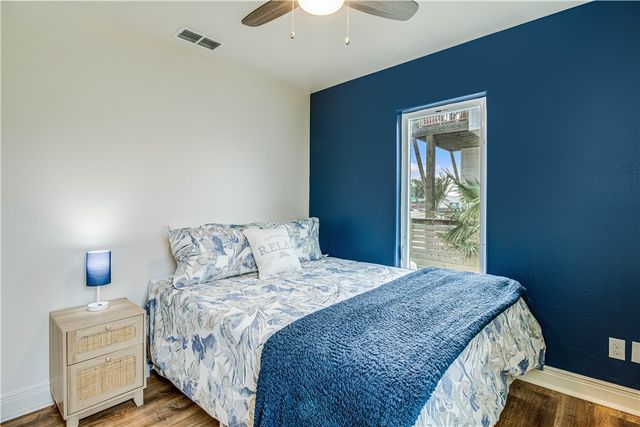 509 W Avenue E, Port Aransas, TX 78373