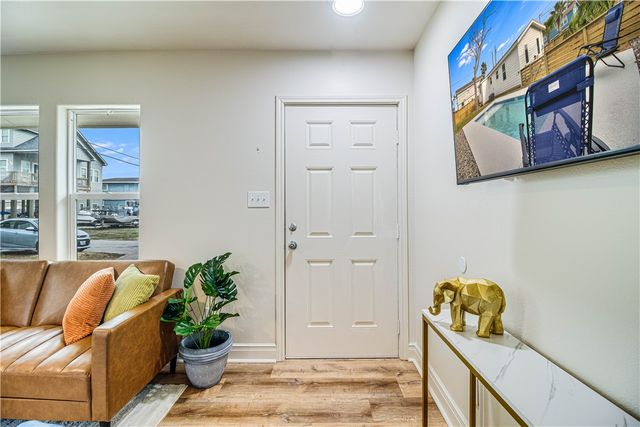 509 W Avenue E, Port Aransas, TX 78373