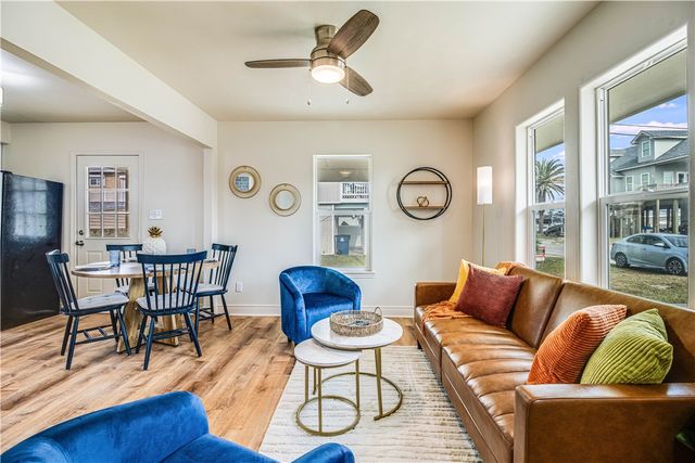 509 W Avenue E, Port Aransas, TX 78373