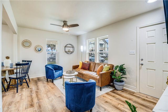 509 W Avenue E, Port Aransas, TX 78373