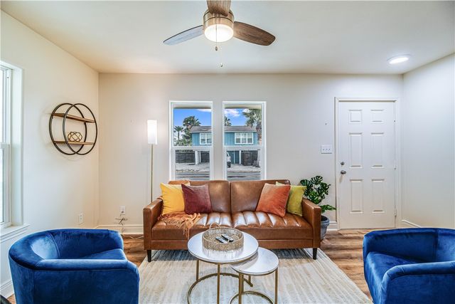 509 W Avenue E, Port Aransas, TX 78373