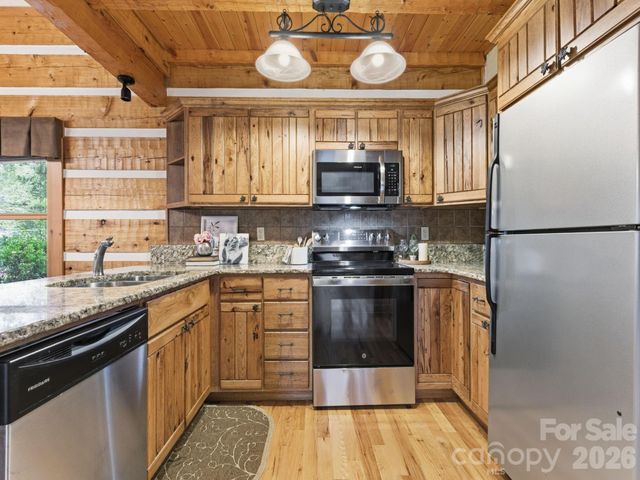 18 Rachels Circle, Maggie Valley, NC 28751