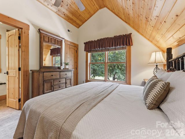 18 Rachels Circle, Maggie Valley, NC 28751