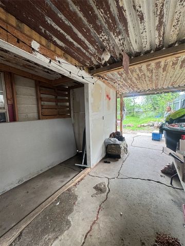 2806 NW Loraine Street, Fort Worth, TX 76106