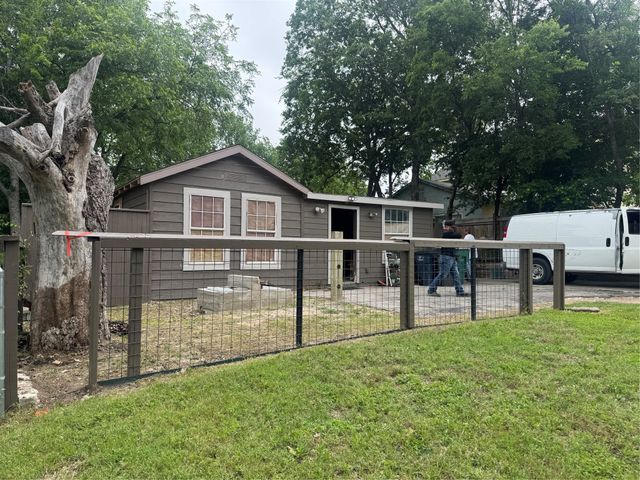 2806 NW Loraine Street, Fort Worth, TX 76106