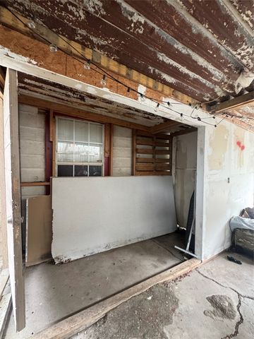 2806 NW Loraine Street, Fort Worth, TX 76106