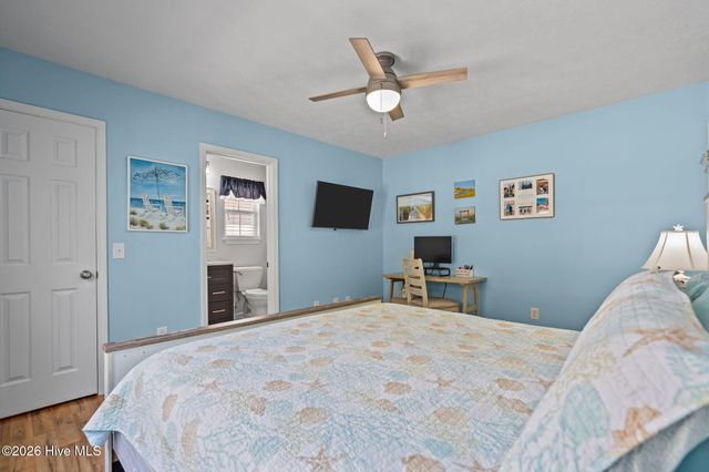 137 NE 4th Street, Oak Island, NC 28465