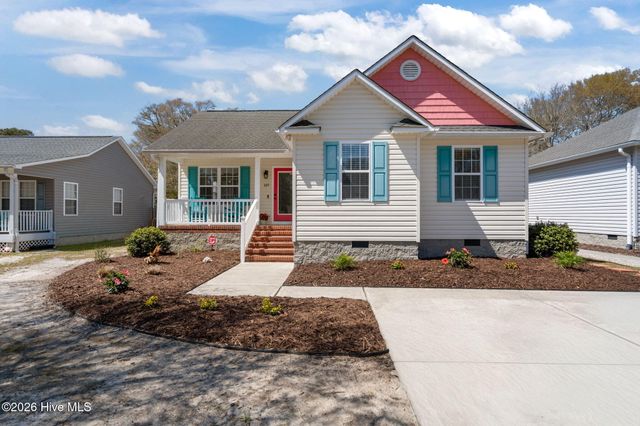 137 NE 4th Street, Oak Island, NC 28465
