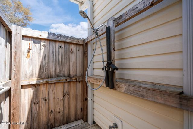 137 NE 4th Street, Oak Island, NC 28465