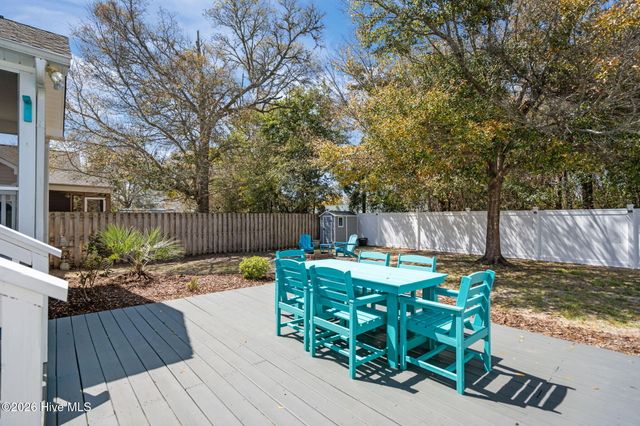 137 NE 4th Street, Oak Island, NC 28465