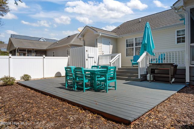137 NE 4th Street, Oak Island, NC 28465