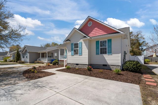 137 NE 4th Street, Oak Island, NC 28465